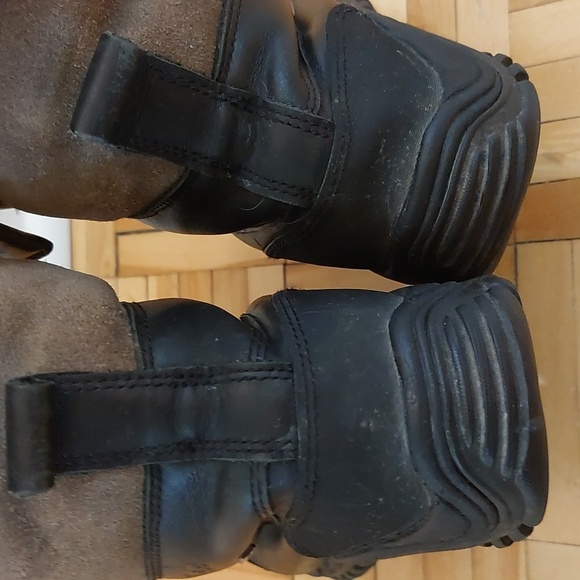 Ugg Adirondack II sheepwool inside leather and suede boots size 6.5 - Picture 9 of 16